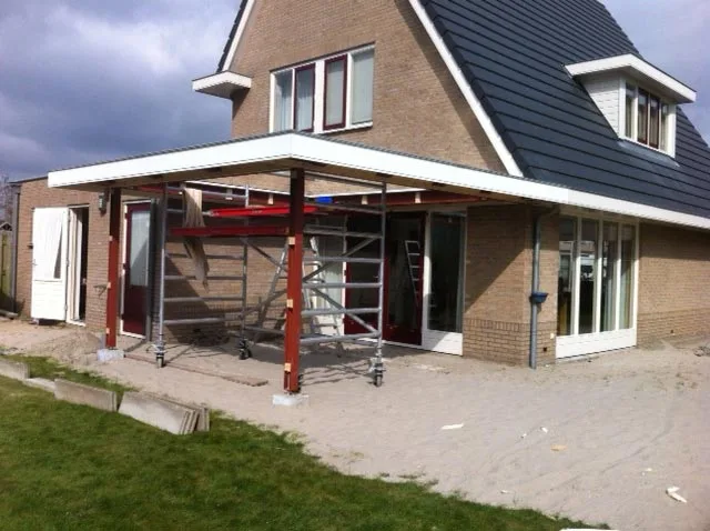 Aanbouw en overkapping