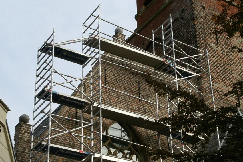 Onderhoud aan de Lambertuskerk in Buren: de lambertuskerk