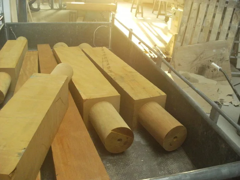 De nieuwe affuit voor het kanon op de Weeshuiswal: het hout