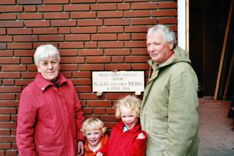 Steenlegging van het nieuwe pand in 2006