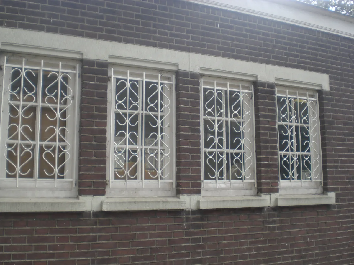 Nieuwe kozijnen bij de Hoge Hotelschool in Scheveningen